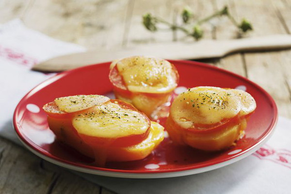 Сыр с любыми продуктами - Картофель с томатом и сыром